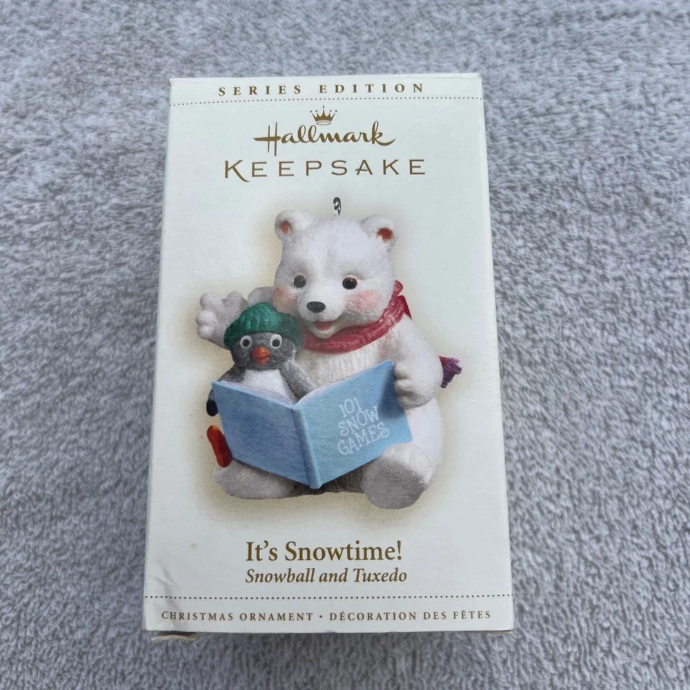 Hallmark Keepsake It's Snowtime! 2006 Christmas Ornament‎ Polar Bear Penguin